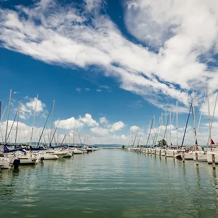 Balatonbee Apartman * Balatonlelle