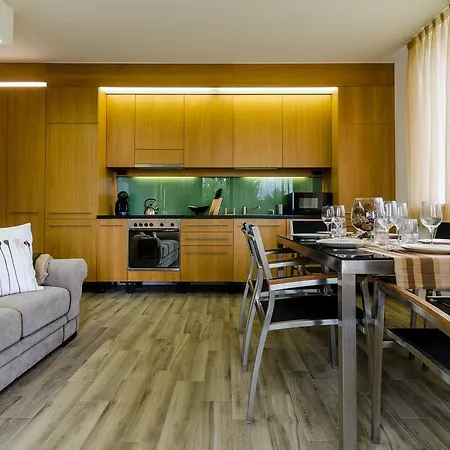 Balatonbee Apartman Διαμέρισμα *