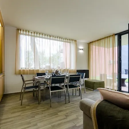 Balatonbee Apartman Διαμέρισμα *